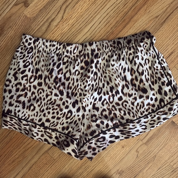 Victoria's Secret XL Leopard Print silky pajama shorts - Picture 4 of 4
